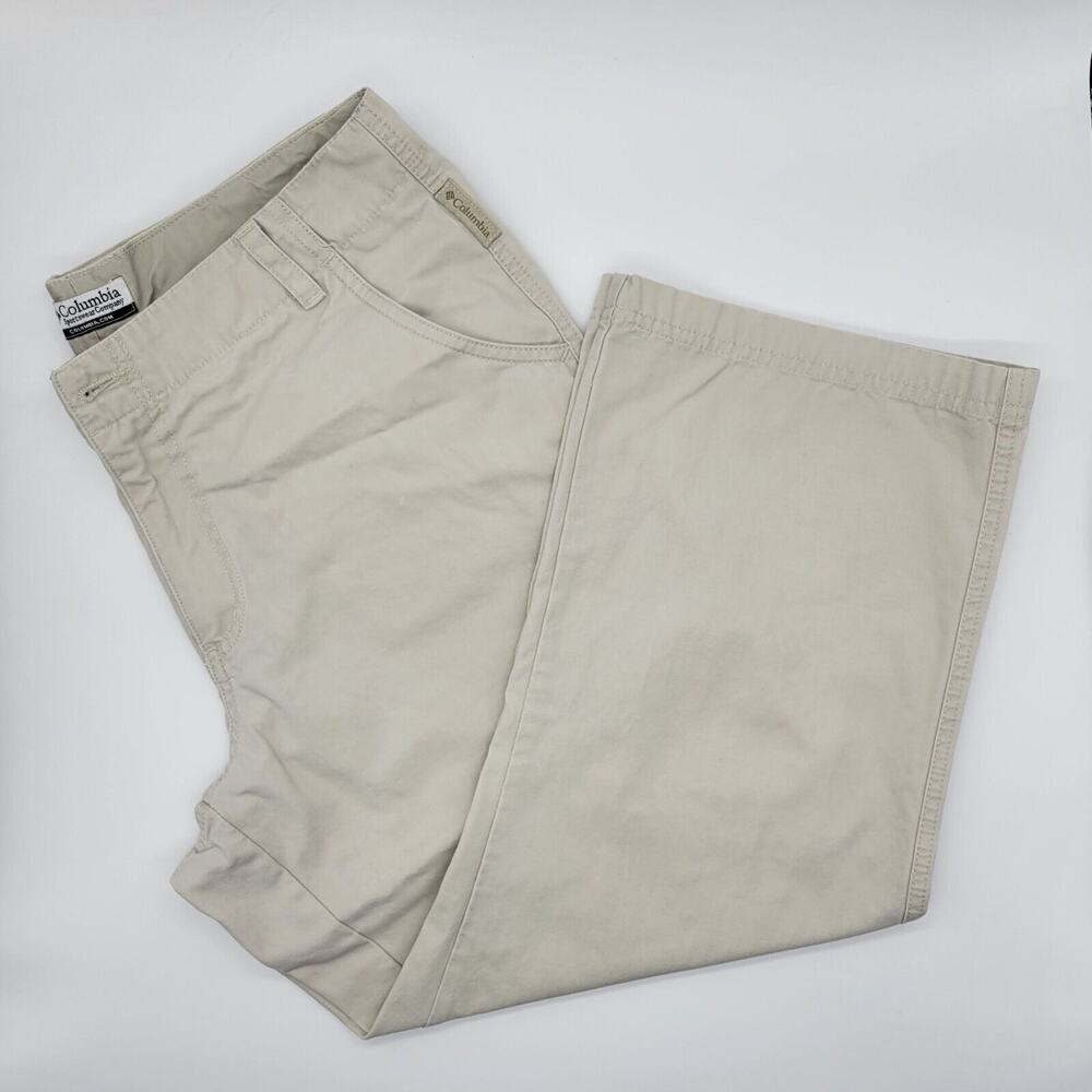 Columbia Women’s Capri Pants Size 10 Beige Small Stains Outdoor Hike Camp Travel - Picture 3 of 11